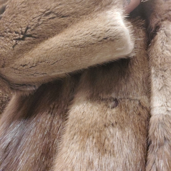 🥰 Fox Fur Coat - Picture 5 of 7